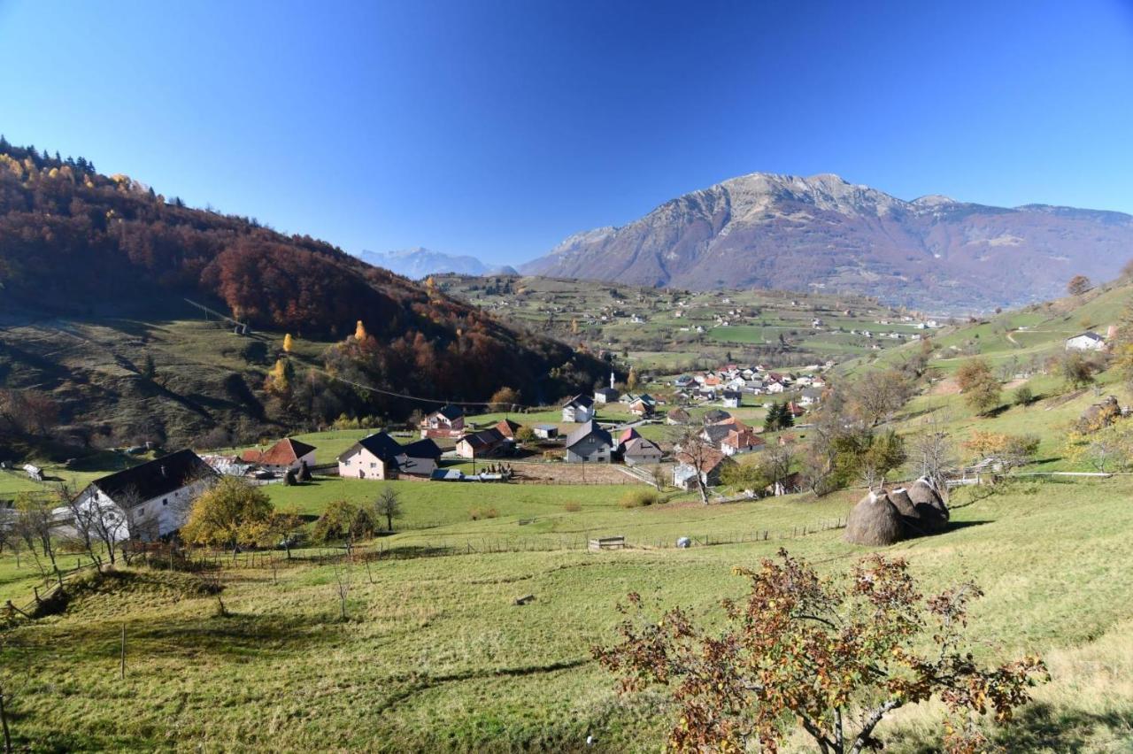 Villa 1060 Meet Eat Hike & Tour Plav Esterno foto