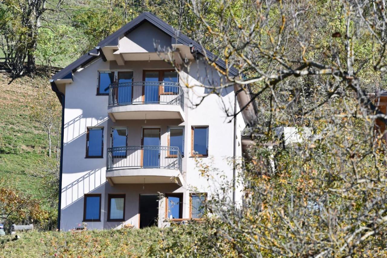 Villa 1060 Meet Eat Hike & Tour Plav Esterno foto